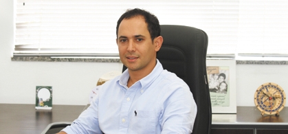 O abraço especial do dia vai hoje para o empresário Fabiano César Arantes, que aniversaria. É um dos filhos do casal Edson Arantes e Maria Helena, atuando como diretor comercial do varejo do Grupo Chok Doce, parceiro nosso na Difusora há mais de 20 anos. 